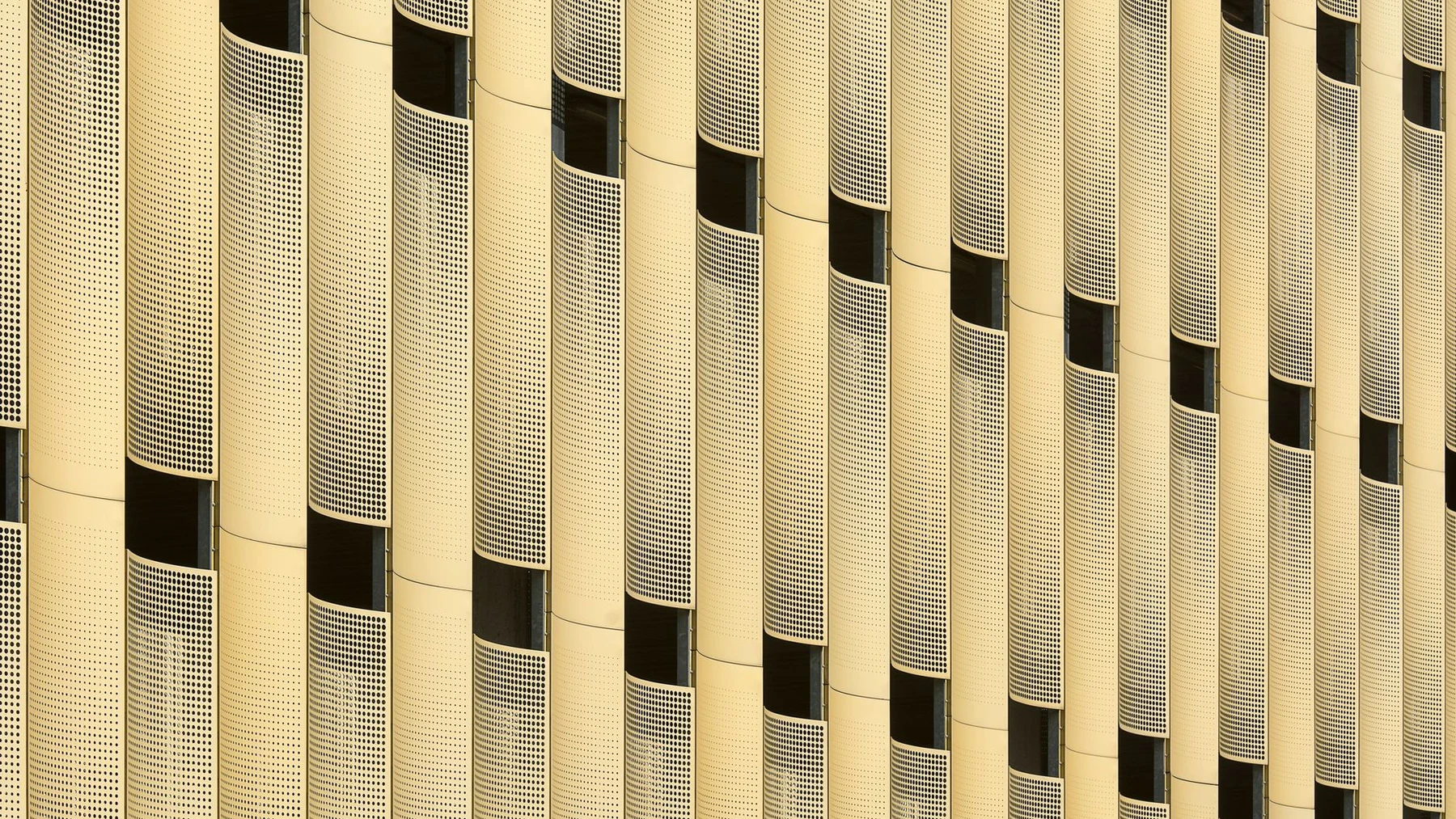 EPS vs Mineral Wool Sandwich Panel Manufacturing: Complete Comparison